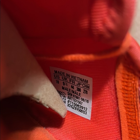 Adidas NMD R1 - Picture 2 of 3